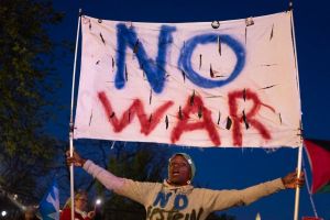 (GLOBALNA ARENA) Medsebojna odvisnost vrača udarec