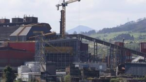 ArcelorMittal acelera para arrancar en mayo el horno alto averiado y en junio la nueva acería eléctrica de Gijón