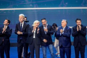 La caída de Orbán desnuda a Vox