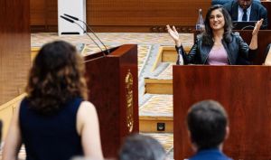 Más Madrid solicita la comparecencia, los correos y las llamadas del asesor de Ayuso que le ayudó a negociar la compra de una vivienda