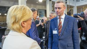 Borten Moes beundring for USAs «blomstrende økonomi»