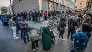 Arranca la regularización extraordinaria de inmigrantes: webs abiertas y colas ante oficinas