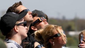 Un mapa de puntos estratégicos, un congreso, concursos y charlas: todo lo que prepara Asturias para seguir el eclipse solar de agosto y a su hermano gemelo del 29 de abril