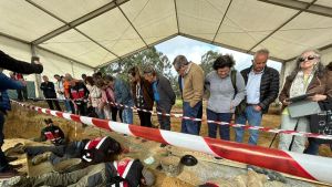 Los trabajos de exhumación de la fosa de La Lloba logran localizar ya a víctimas y suman 24 peticiones de identificación por ADN