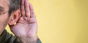 La pérdida auditiva, una condición común presente en muchas enfermedades raras