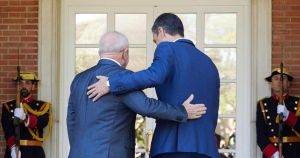 Sánchez se multiplica en Barcelona para su proclamación como líder de la internacional pacifista