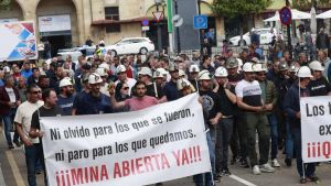 Los mineros cangueses se manifiestan en Oviedo para pedir la reanudación de los trabajos en Vega de Rengos: “Estamos al límite”