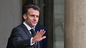 Macron busca consensuar con líderes europeos una ley común en la UE para frenar el impacto de las redes sociales en los menores