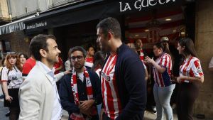 El Sporting amplía vías para reconstruir la paz social: el paso de Riestra, el 