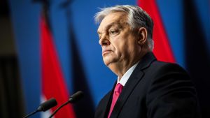 Orban her kapıyı kilitledi, birini unuttu