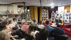 Escritor Mindundi En Promoción