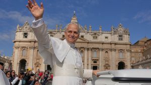 ”Varför inte väcka liv i den gamla hederliga bannlysningen?”