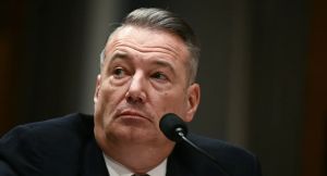 Renuncia el jefe interino de ICE y supervisor del plan de deportación masiva de Trump