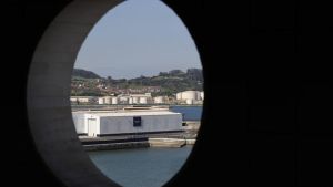 Defensa tumba el intento de Santa Bárbara de anular los contratos de Indra en Asturias para fabricar 536 blindados en el Tallerón de Gijón