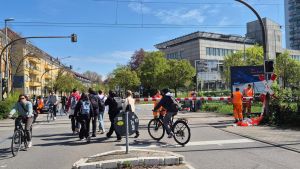 Defekte Bahnschranke blockiert vorübergehend die Konstanzer Fahrradstraße