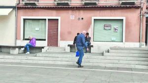 In piazza Ferretto a Mestre chiuso un negozio su tre: «Ora serve un city manager»