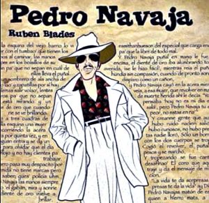 Con las manos metidas en el gabán, para que no se sepa en qué mano lleva el puñal