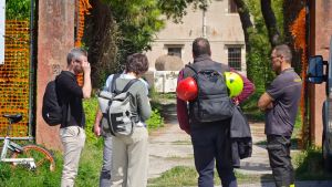 Crolla il solaio durante il sopralluogo nell’ex caserma Pepe: quattro operai gravemente feriti