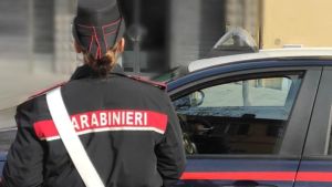 Lissone, scatta per due volte l’allarme del braccialetto elettronico: lei salva, lui finisce in carcere