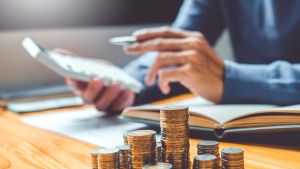 Più soldi in busta paga per chi rinvia la pensione. Ma attenti all’effetto contributi sull’assegno di vecchiaia