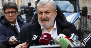 Michele Emiliano scaricato dalle toghe rosse: ecco cosa rischia