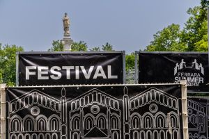 Ferrara Summer Festival 2026, il Tar dà ragione ai residenti di piazza Ariostea: fuori le autorizzazioni