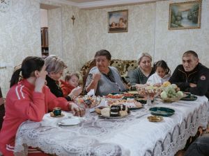 Von Systemsprengern und Zärtlichkeit: Ostkreuz-DNA in jedem Werk