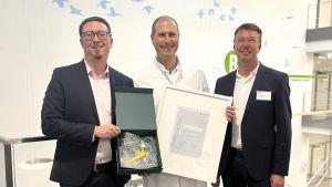 Goldene Prothese zum Fünfjährigen: Klinikum Konstanz baut die Knochenchirurgie immer weiter aus