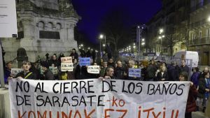 Bildu apuntilla los baños públicos