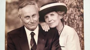 Ricordo e solidarietà: le sorelle Ambrosi donano abiti della madre alla Fondazione File