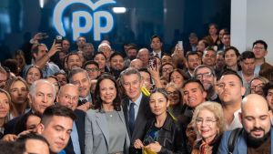 Feijóo abraza a María Corina Machado en Génova y reclama elecciones en Venezuela 