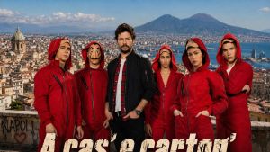 La fuga dalle fogne, l'auto con la targa di carta e le maschere da attori: dopo la rapina in banca impazza l'ironia sul web