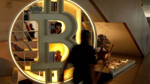 El bitcoin sube, pero los derivados no se lo creen