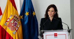 Ayuso defiende al alcalde de Móstoles tras conocerse el relato de la presunta víctima: “Es magnífico”