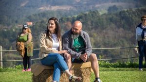 Cristina Acero y César Rodríguez, los vecinos de Cadavedo que reciben el sentido aplauso de La Regalina en Cadavedo por su 