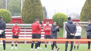 El entrenador del Sporting pide luchar hasta el final y se agarra al clavo ardiendo del play-off: 