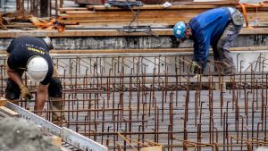 Hardwerkende bouwvakkers blijven altijd lachen