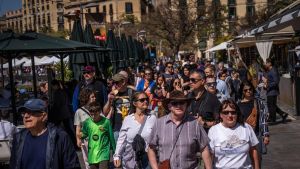 El gasto medio de los turistas en Barcelona bajó 22 euros por estancia en 2025 y el 87% fueron internacionales