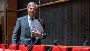 Ruim honderd Franse schrijvers gaan weg bij uitgeverij uit protest tegen rechts-conservatieve eigenaar