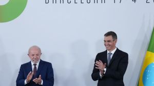 La farsa de la mini cumbre de progres casposos