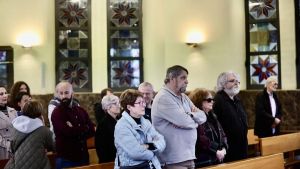 Último adiós al escultor ovetense Mauro Álvarez, un «genio que siempre enseñó todo lo que sabía»