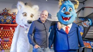 Dit bedrijf maakt kostuums voor mascottes van voetbalclubs en pretparken. ‘Het is echt een ambacht’