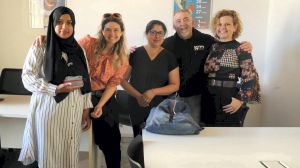 A scuola di taglio e cucito. Il laboratorio sociale e gratuito che promuove l’inclusione