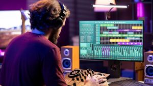 Wie ein Luzerner Musiker beim Komponieren künstliche und menschliche Intelligenz kombiniert