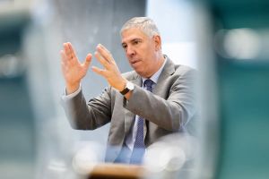 ¿Firmará De los Mozos los gastos de comidas a Simón? A vueltas con quién manda en Indra