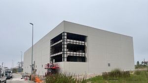 Intensa actividad en Bobes, que da otro estirón: obras para la implantación de tres empresas más en el recinto industrial sierense