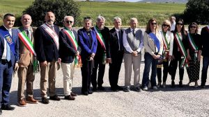 Il territorio si compatta e la politica resta divisa: 