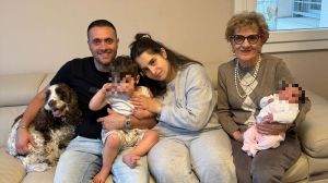 Beatrice ha fretta di nascere: viene al mondo nel salotto di casa a Vignate