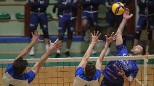 Volley serie B maschile: quarta, è a -6 dal 2° posto. Querzoli in piena emergenza ma deve continuare a vincere