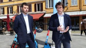 Ecco i monopattini intelligenti, flotta di 60 mezzi elettrici: velocità e sosta sotto controllo